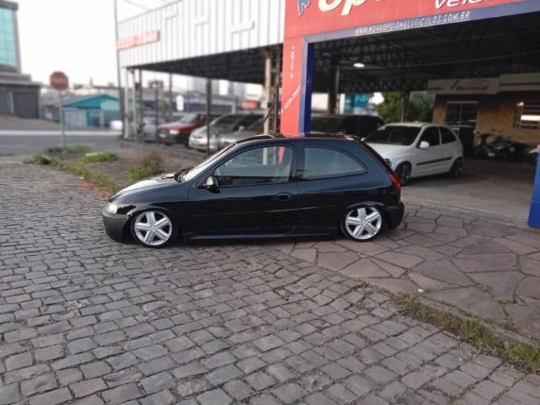 CHEVROLET - CELTA - 2002/2002 - Preta - R$ 17.990,00