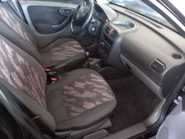 CHEVROLET - CORSA - 2003/2003 - Preta - R$ 20.900,00