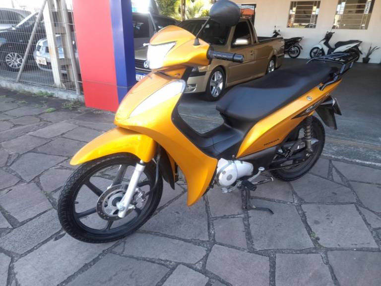 HONDA - BIZ 125 - 2011/2011 - Dourada - R$ 10.900,00