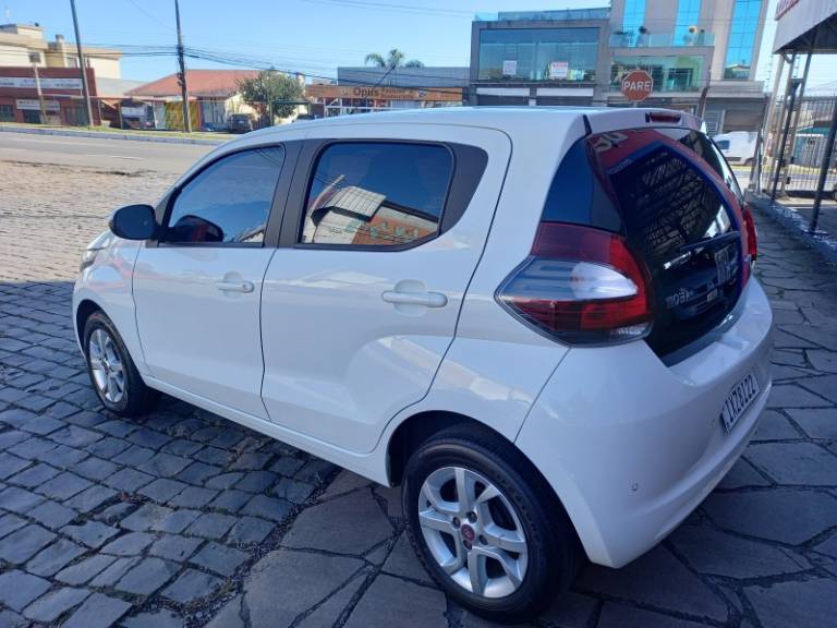 FIAT - MOBI - 2017/2018 - Branca - R$ 43.900,00