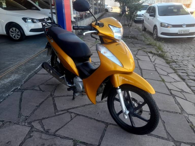 HONDA - BIZ 125 - 2011/2011 - Dourada - R$ 10.900,00