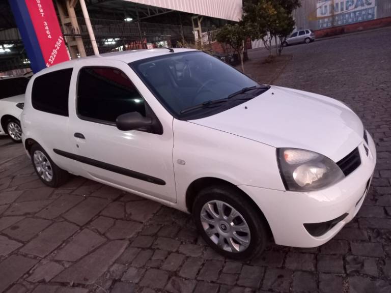 RENAULT - CLIO - 2010/2011 - Branca - R$ 18.900,00