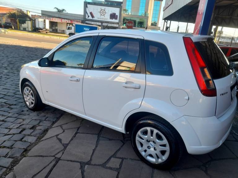 FORD - FIESTA - 2014/2014 - Branca - R$ 32.900,00