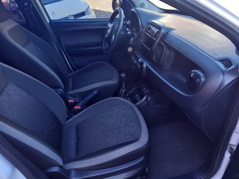 FIAT - MOBI - 2017/2018 - Branca - R$ 43.900,00