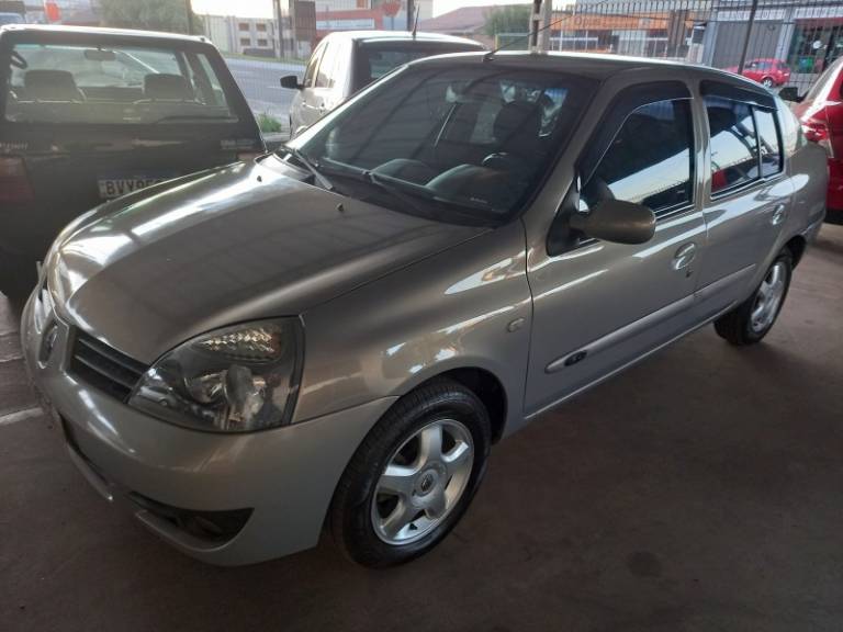 RENAULT - CLIO - 2007/2008 - Bege - R$ 24.900,00