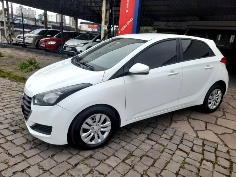 HYUNDAI - HB20 - 2016/2016 - Branca - R$ 46.900,00