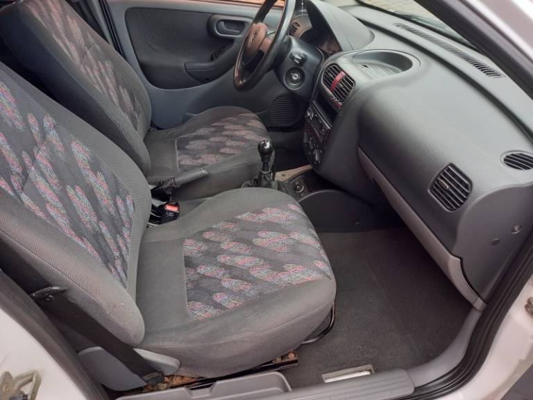 CHEVROLET - CORSA - 2002/2003 - Branca - R$ 18.900,00