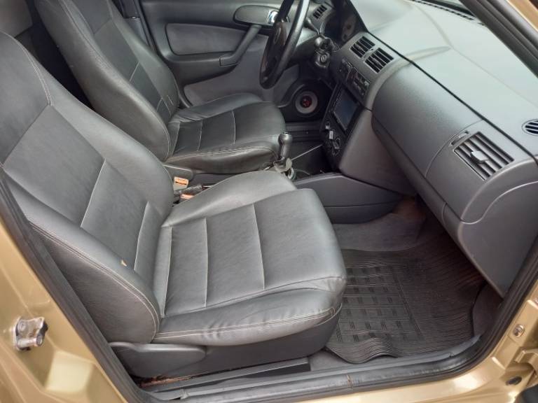 VOLKSWAGEN - SAVEIRO - 2001/2002 - Bege - R$ 34.900,00
