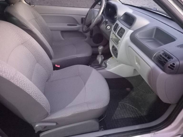 RENAULT - CLIO - 2010/2011 - Branca - R$ 18.900,00
