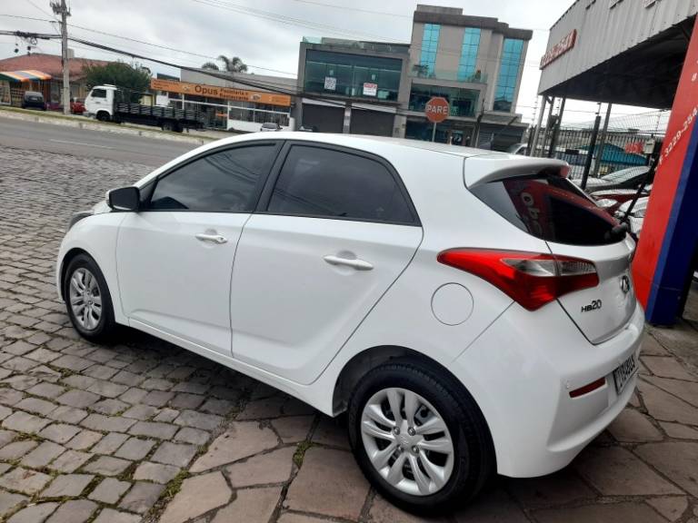 HYUNDAI - HB20 - 2016/2016 - Branca - R$ 46.900,00