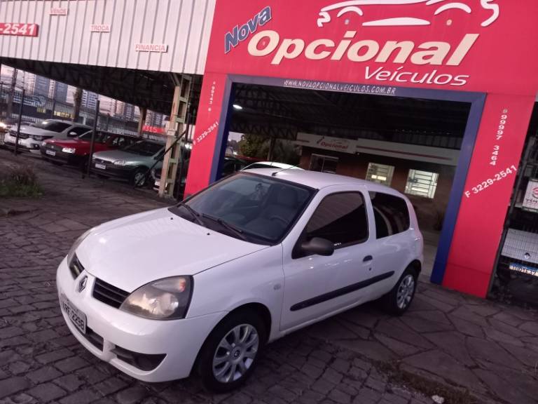 RENAULT - CLIO - 2010/2011 - Branca - R$ 18.900,00