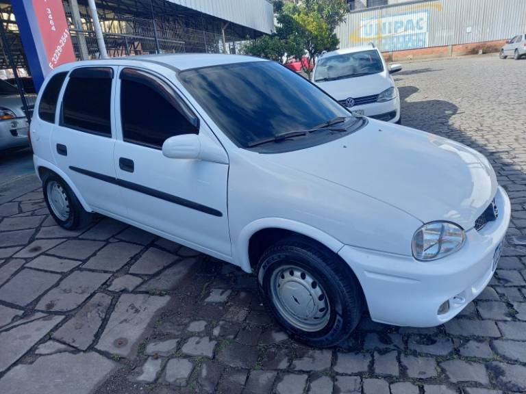 CHEVROLET - CORSA - 2001/2001 - Branca - R$ 19.500,00
