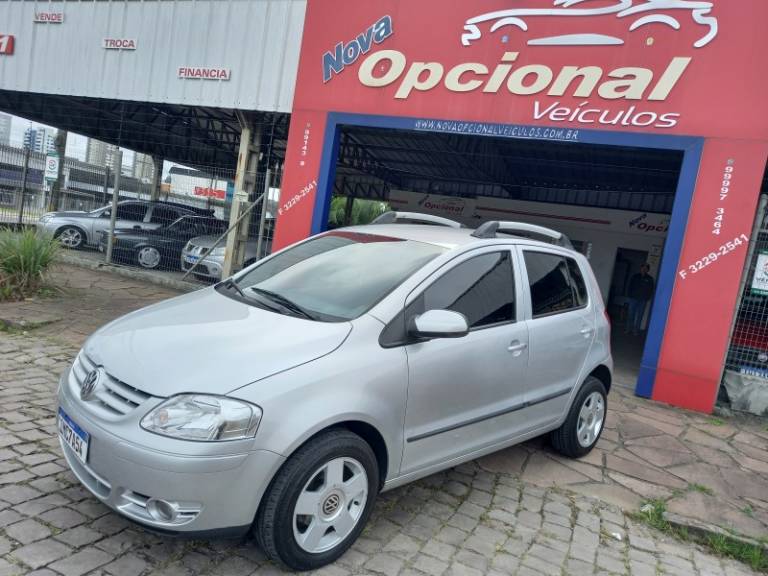 VOLKSWAGEN - FOX - 2004/2005 - Prata - R$ 22.900,00