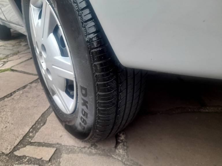 CHEVROLET - CLASSIC - 2008/2008 - Prata - R$ 15.900,00