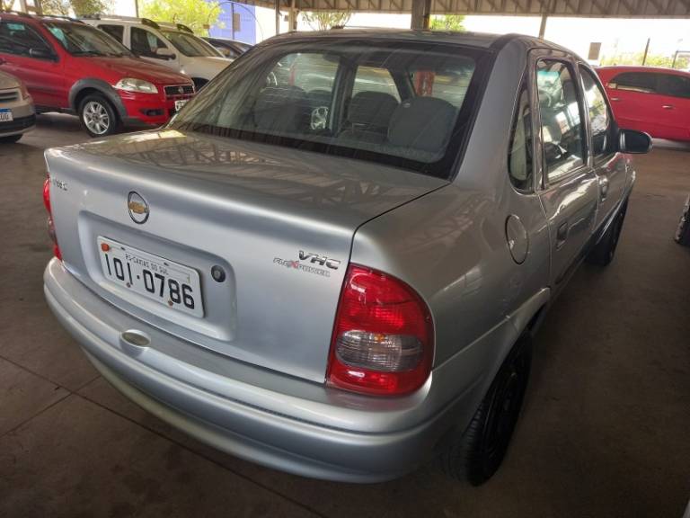 CHEVROLET - CLASSIC - 2007/2008 - Prata - R$ 18.900,00