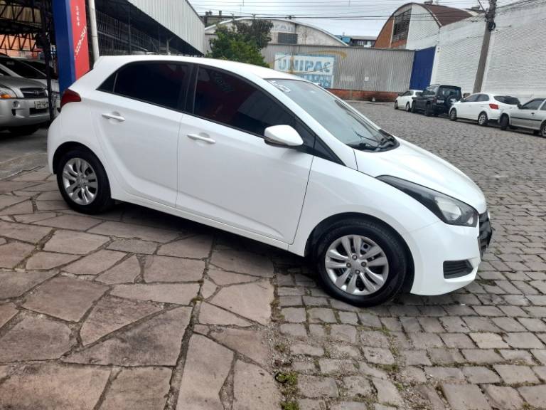 HYUNDAI - HB20 - 2016/2016 - Branca - R$ 46.900,00