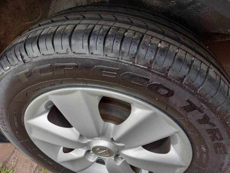 NISSAN - LIVINA - 2012/2013 - Prata - R$ 41.900,00