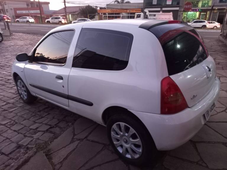 RENAULT - CLIO - 2010/2011 - Branca - R$ 18.900,00