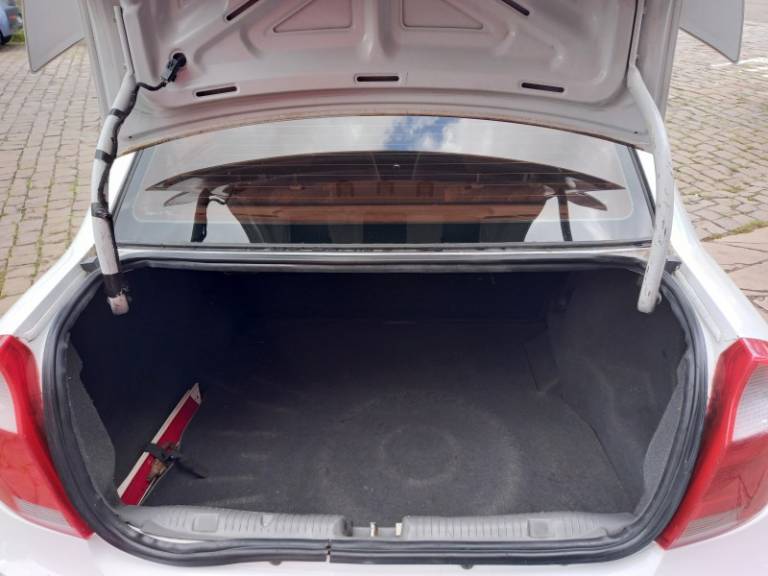 CHEVROLET - CORSA - 2002/2003 - Branca - R$ 18.900,00