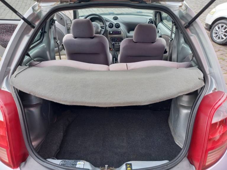 FORD - KA - 2001/2002 - Prata - R$ 15.900,00