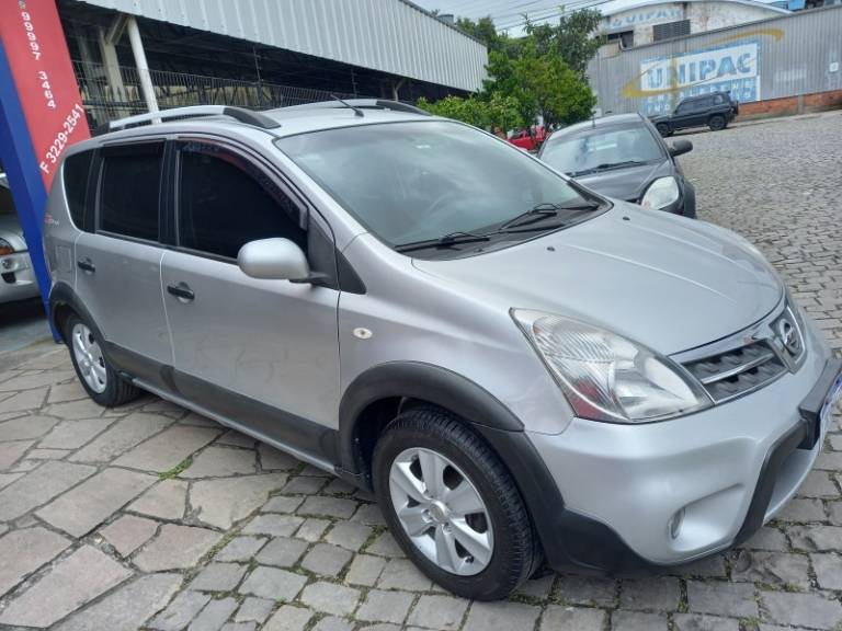 NISSAN - LIVINA - 2012/2013 - Prata - R$ 41.900,00