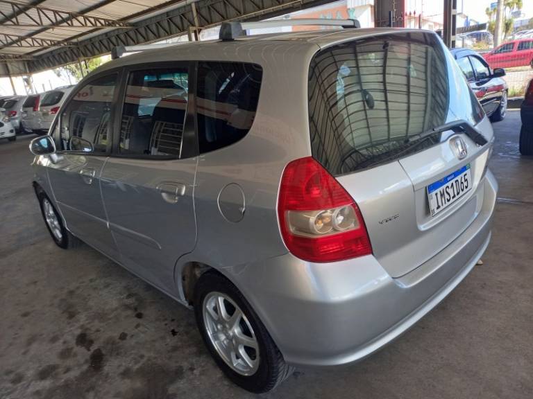 HONDA - FIT - 2005/2006 - Prata - R$ 33.900,00