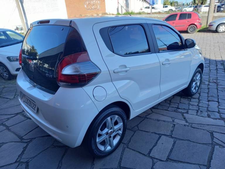 FIAT - MOBI - 2017/2018 - Branca - R$ 43.900,00