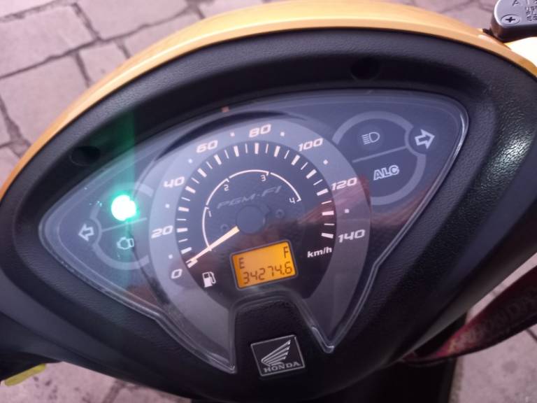 HONDA - BIZ 125 - 2011/2011 - Amarela - R$ 10.900,00