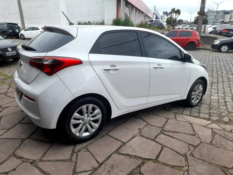 HYUNDAI - HB20 - 2016/2016 - Branca - R$ 46.900,00