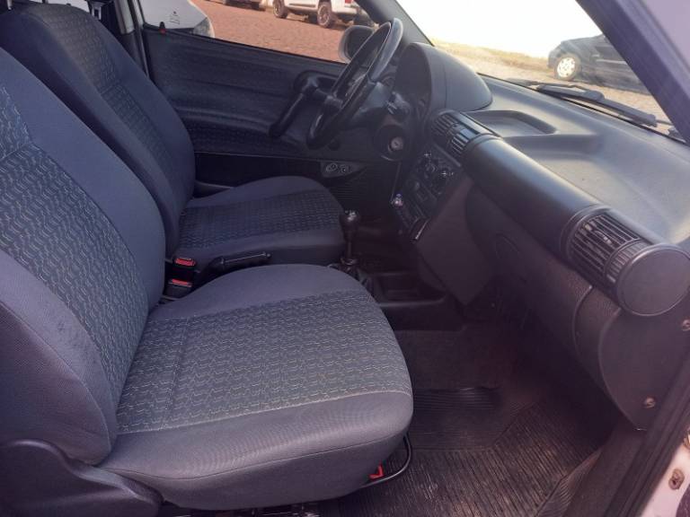 CHEVROLET - CORSA - 2001/2001 - Branca - R$ 19.500,00