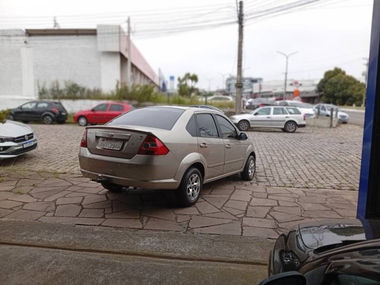 FORD - FIESTA - 2006/2007 - Prata - R$ 22.990,00