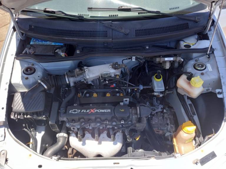 CHEVROLET - CELTA - 2005/2006 - Prata - R$ 19.900,00