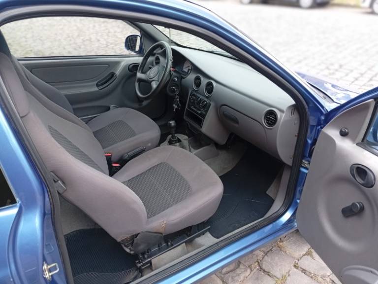 CHEVROLET - CELTA - 2001/2001 - Azul - R$ 15.990,00