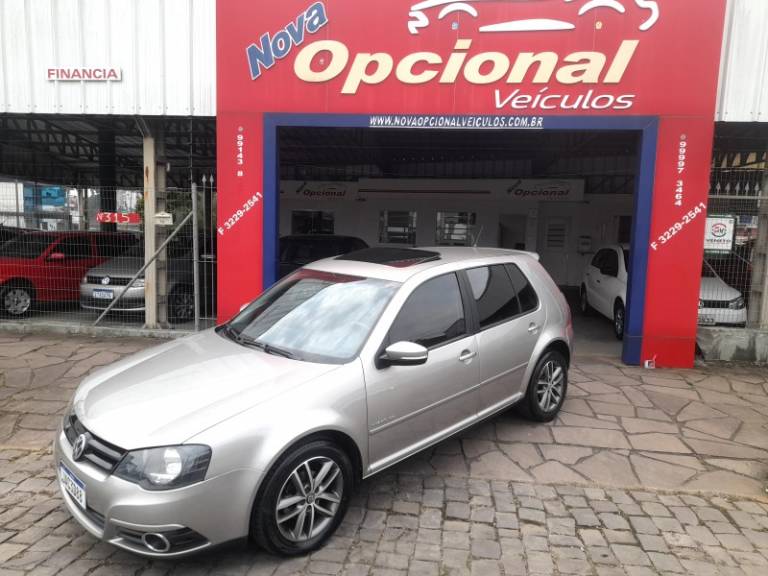 VOLKSWAGEN - GOLF - 2013/2013 - Prata - R$ 59.900,00