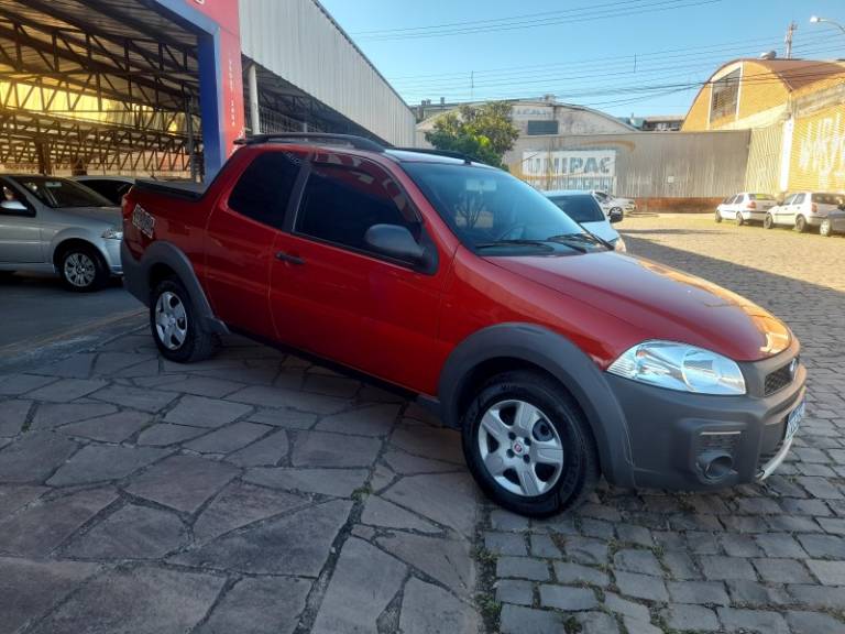 FIAT - STRADA - 2015/2015 - Vermelha - R$ 58.900,00