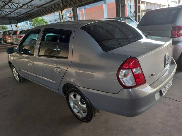 RENAULT - CLIO - 2007/2008 - Bege - R$ 24.900,00