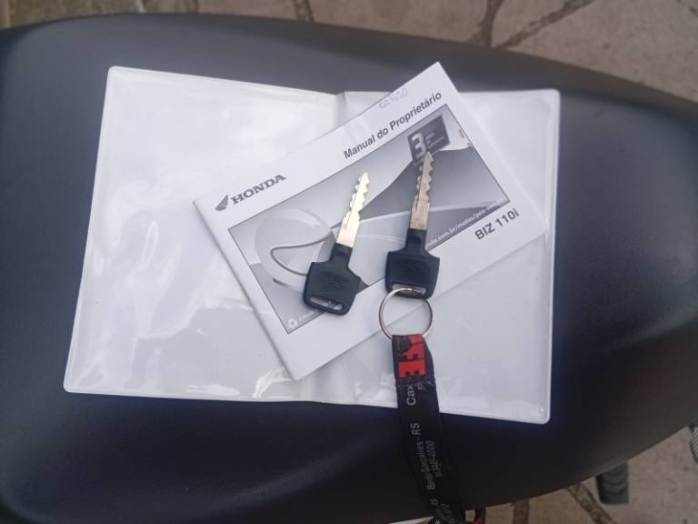 HONDA - BIZ 110I - 2022/2022 - Branca - R$ 11.990,00