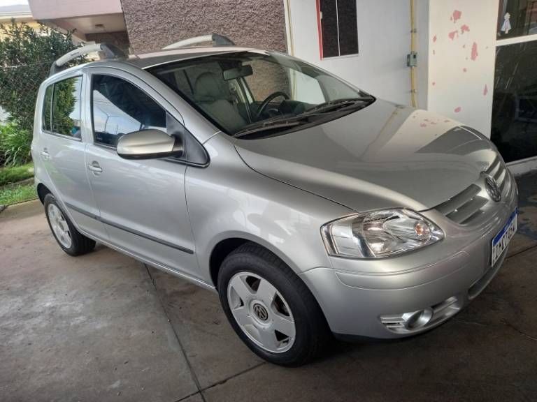 VOLKSWAGEN - FOX - 2004/2005 - Prata - R$ 22.900,00