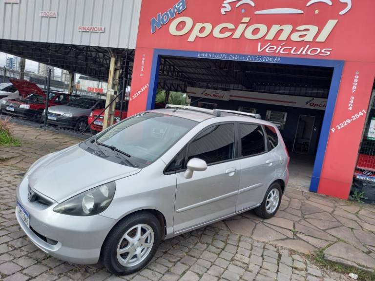 HONDA - FIT - 2005/2006 - Prata - R$ 33.900,00