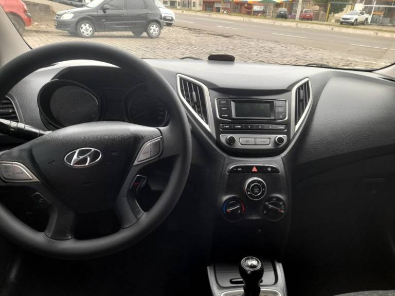 HYUNDAI - HB20 - 2016/2016 - Branca - R$ 46.900,00