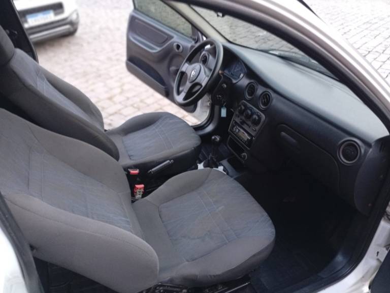 CHEVROLET - CELTA - 2004/2005 - Branca - R$ 17.990,00