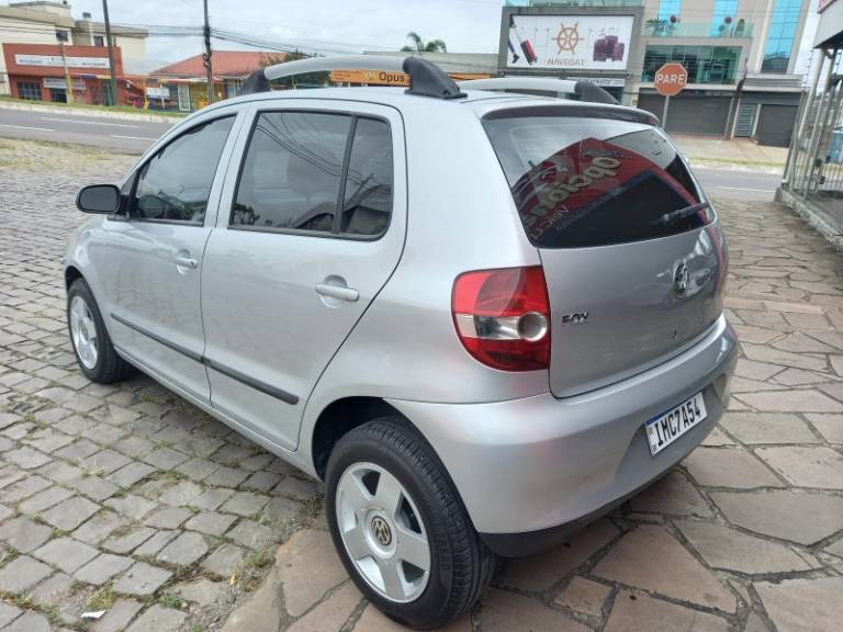 VOLKSWAGEN - FOX - 2004/2005 - Prata - R$ 22.900,00