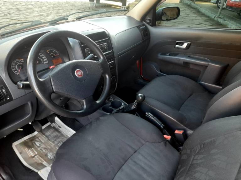 FIAT - STRADA - 2011/2011 - Vermelha - R$ 44.900,00