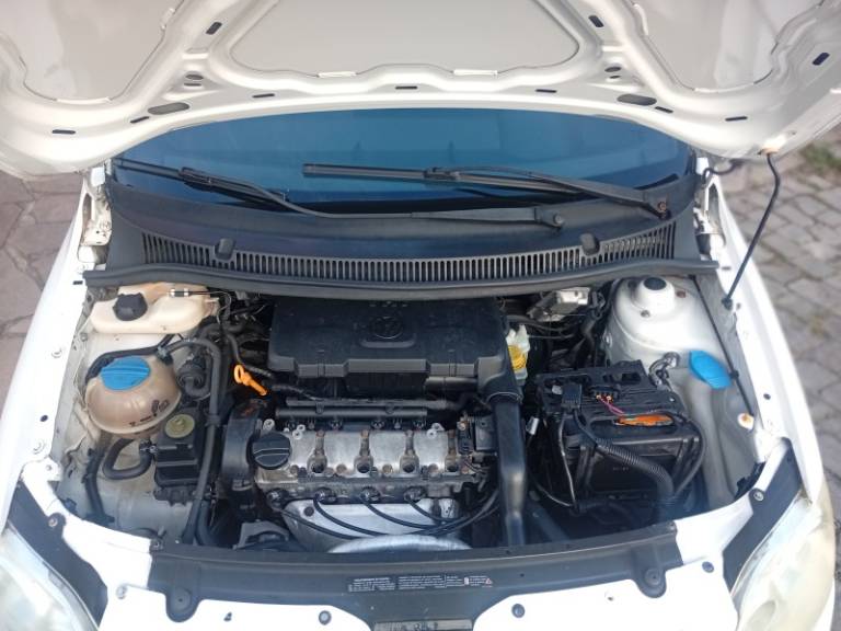VOLKSWAGEN - FOX - 2008/2009 - Branca - R$ 15.990,00