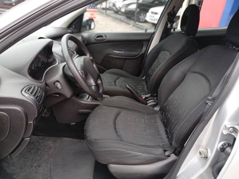 PEUGEOT - 206 - 2001/2001 - Prata - R$ 7.990,00
