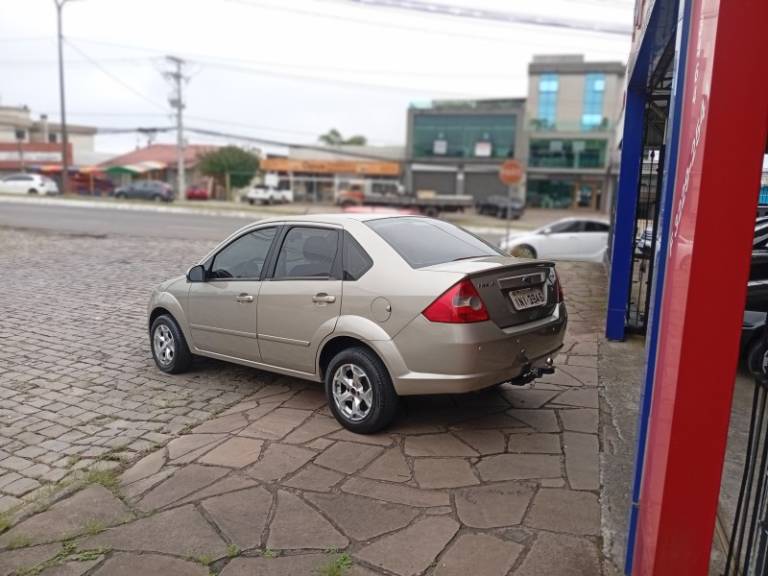 FORD - FIESTA - 2006/2007 - Prata - R$ 22.990,00