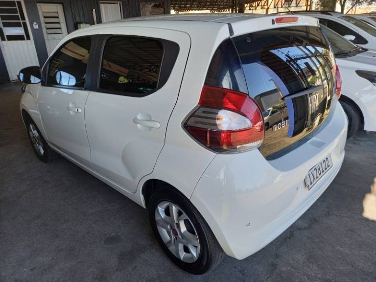 FIAT - MOBI - 2017/2018 - Branca - R$ 44.900,00