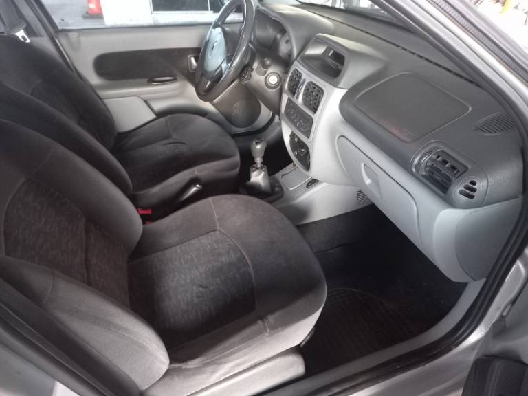 RENAULT - CLIO - 2007/2008 - Bege - R$ 24.900,00