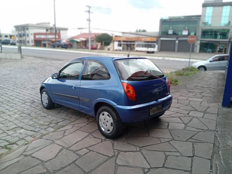 CHEVROLET - CELTA - 2001/2001 - Azul - R$ 15.990,00