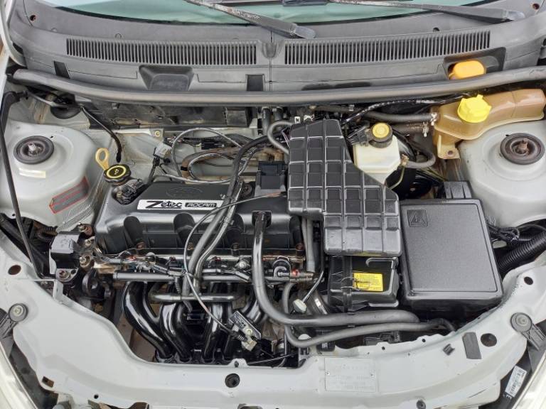 FORD - KA - 2001/2002 - Prata - R$ 15.900,00